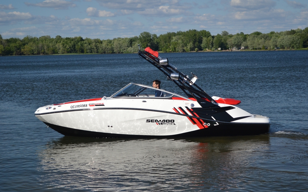 2012 Sea-Doo 210 Wake: For sport and leisure! - The Boat Guide